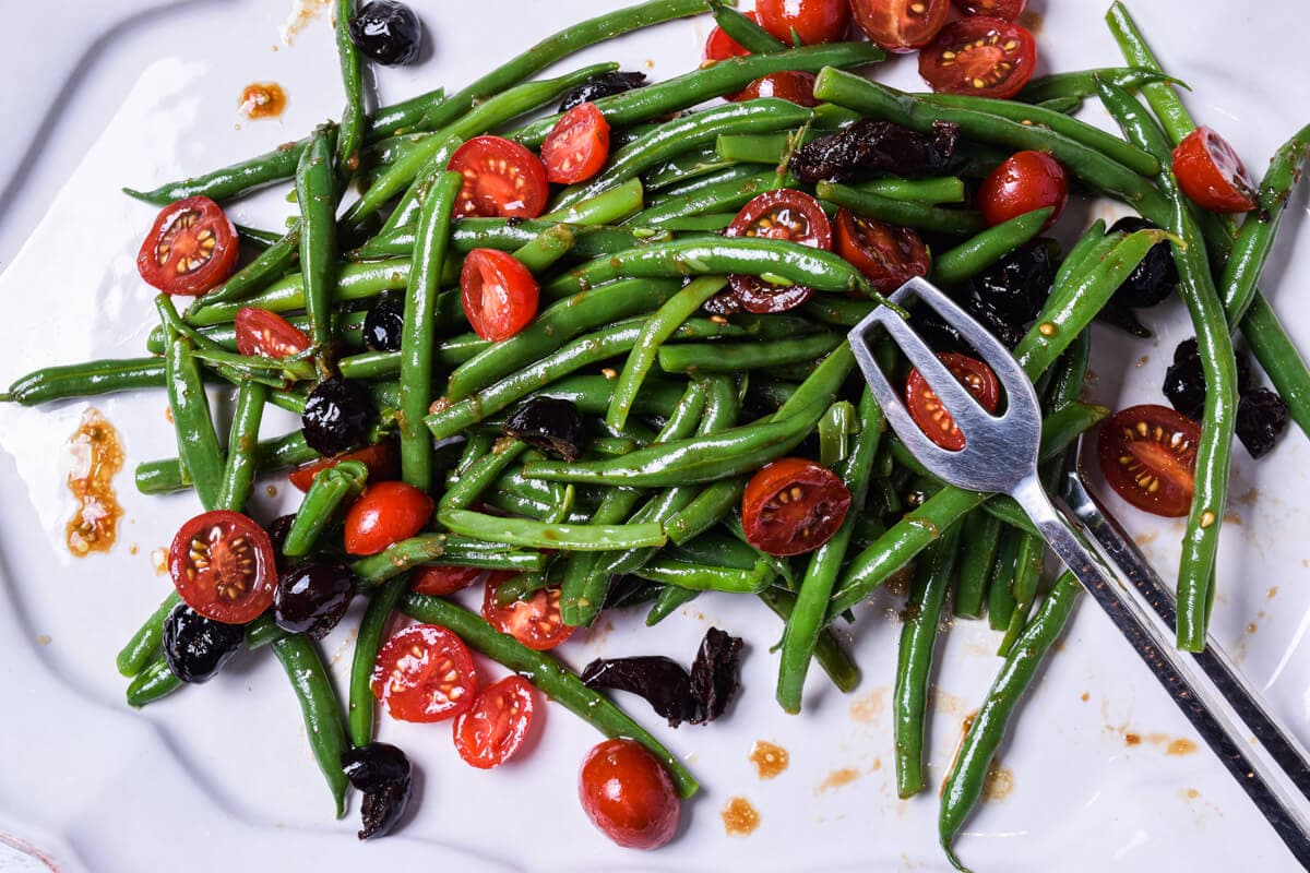 Honey Shellacked Green Beans with Toasted Sesame Seeds - recipe by Carolyn Cohen